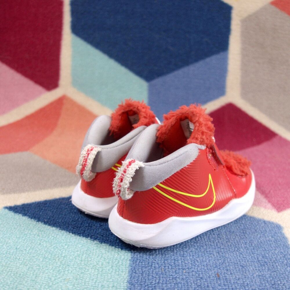 Nike Team Hustle D9 Lil Fast N Furry Chile Red Kids Shoes CT4066-600 Size 10C - Picture 4 of 6